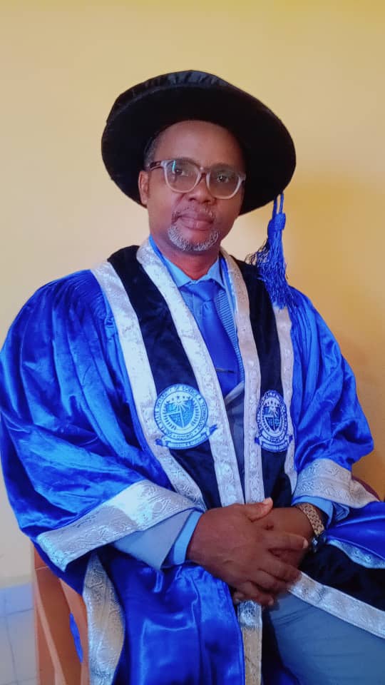 SDU Blue Gown Sitting